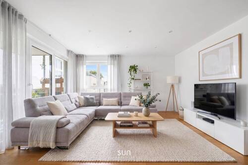 WOHNZIMMER (visualisiert) - NEUBAU-CHARME IN NATURNÄHE - Modernes Wohnen auf 3 Zimmer mit Balkon