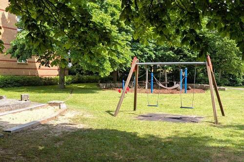 Spielplatz in der Anlage - 