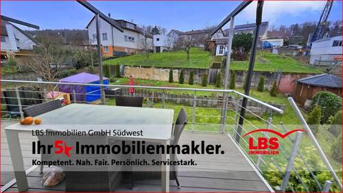 Balkon und Garten - 4 Zimmer DG-Wohnung in Neuenbürg Arnbach