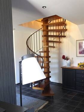 Treppe zur zweiten Ebene - 