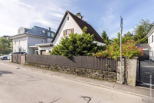 Blick von der Straße - Grundstück in München zum Kaufen