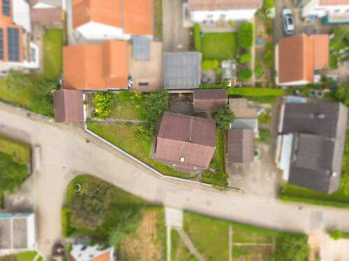 Drohnenaufnahme - 7 Zimmer Mehrfamilienhaus, Wohnhaus zum Kaufen in Bernstadt