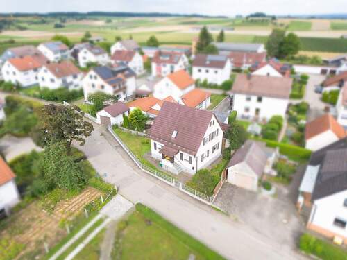 Hausansicht - 7 Zimmer Mehrfamilienhaus, Wohnhaus in Bernstadt