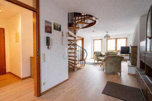 Wohnzimmer - Etagenwohnung mit 89,60 m&sup2; in Michelbach an der Bilz zum Kaufen