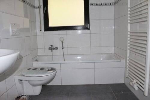 1. Tageslichtbad untere Etage - Etagenwohnung mit 110,00 m&sup2; in Hagen zur Miete