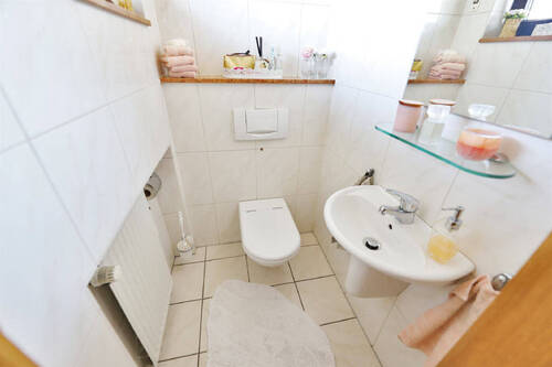 Gäste-WC - Doppelhaushälfte mit 109,80 m&sup2; in Bielefeld zum Kaufen
