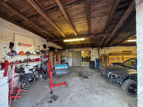Garage / Werkstatt - 
