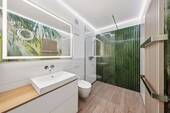Bad mit Walk-In-Dusche - 