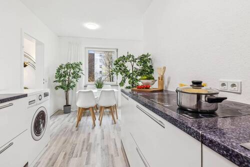 Küche - Helle und bezugsfertige Wohnung SB-Eschberg, provisionsfrei vom Eigentümer