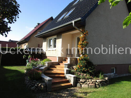 Hausansicht vom Garten - Haus und Grundstück für Familienglück in Neustrelitz