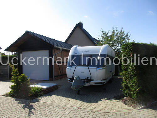 Garage 2 und Stellplatz - 