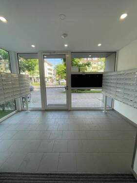 Hauseingang - 1 Zimmer Etagenwohnung in München