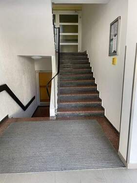Treppenhaus - Etagenwohnung mit 21,50 m&sup2; in München zum Kaufen