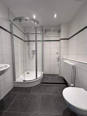 Badezimmer im Dachgeschoss - 