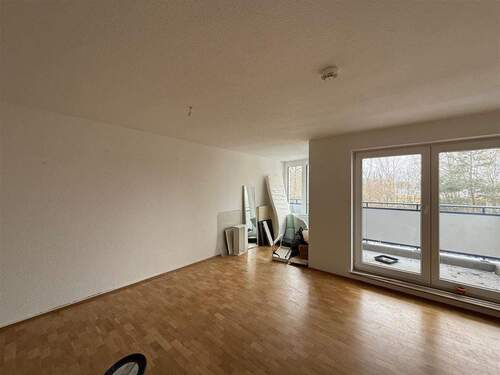 Wohnzimmer - IDEAL FÜR JUNG UND ALT - Gemütliche 2-Zimmer-Wohnung mit EBK, Balkon und Fahrstuhl