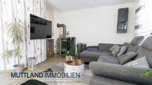 Wohnbereich mit Kamin - Doppelhaushälfte mit 88,00 m&sup2; in Prohn zum Kaufen