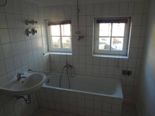 Tageslichtbad mit Wanne - 