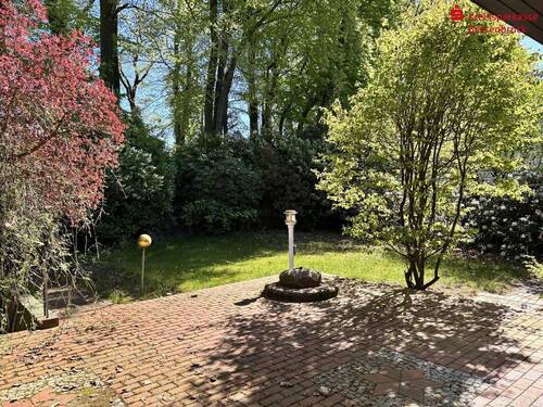 Aussicht von der Terrasse zum Garten, Wall - 