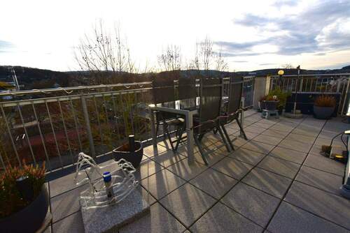 großer Südbalkon.JPG - Komfortwohnen im Energiesparhaus in herrlicher Lage am Sauerlandpark, barrierearm, Erdwärme, Tiefgarage