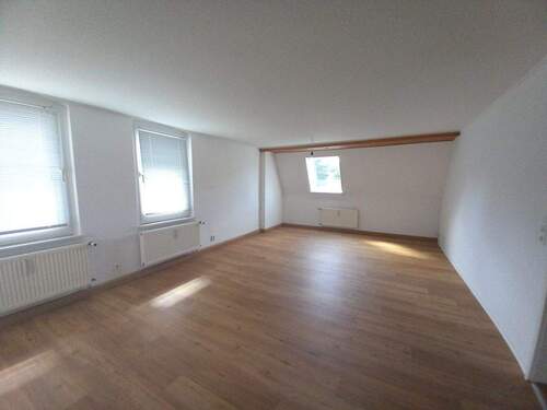Wohnzimmer - renovierte 3-Zimmer Wohnung an der Werdauer Str. in Neukirchen (Pleiße)