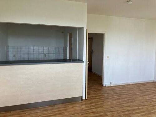 Wohnzimmer - 4 Zimmer Etagenwohnung zur Miete in Gera