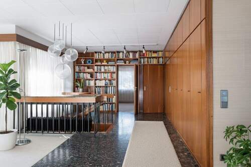 Diele mit Wendeltreppe - 