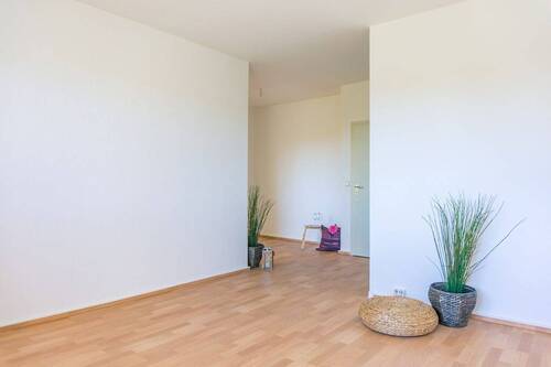 Wohnbereich Vergleichswohnung - Möblierte 3-Raum-Wohnung mit Wanne