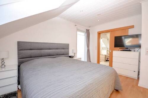 Schlafzimmer mit Blick zum Bad - 