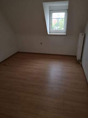 1. Schlafzimmer.jpg - 3 Zimmer Etagenwohnung in Heroldsbach