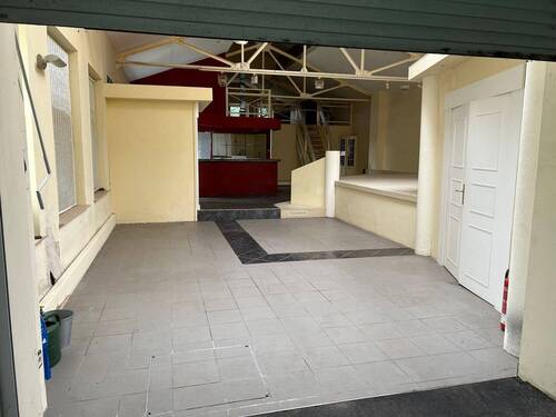 Eingang Loft mit Rolltor - 