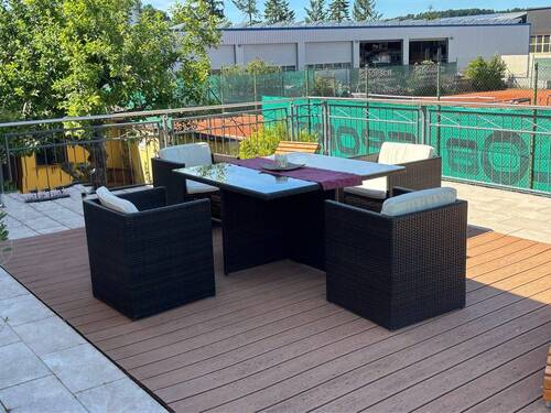 Große Terrasse circa 50 m² - 