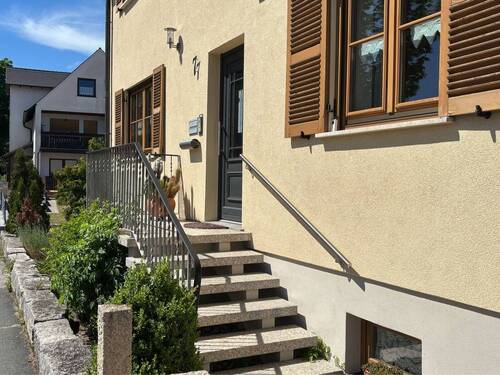 Eingangsbereich - 7 Zimmer Mehrfamilienhaus, Wohnhaus zum Kaufen in Adelsdorf