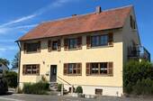 Seitliche Ansicht - 7 Zimmer Mehrfamilienhaus, Wohnhaus in Adelsdorf