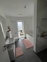 Bad mit Badewanne - 2 Zimmer Etagenwohnung in Neunkirchen-Seelscheid