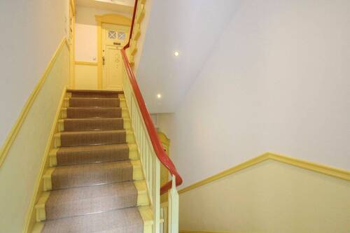 Treppenhaus - 5 Zimmer Etagenwohnung in Berlin