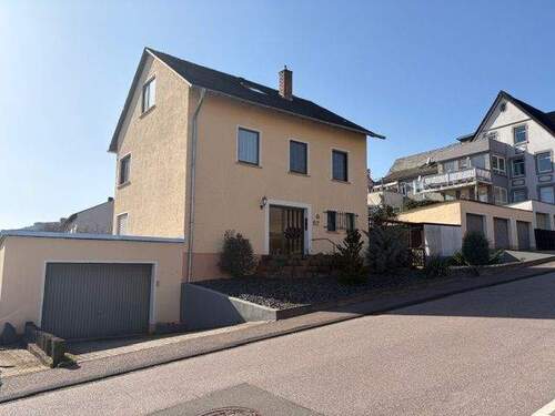 IMG_7129.jpeg - Einfamilienhaus mit großem Garten und 4 Garagen