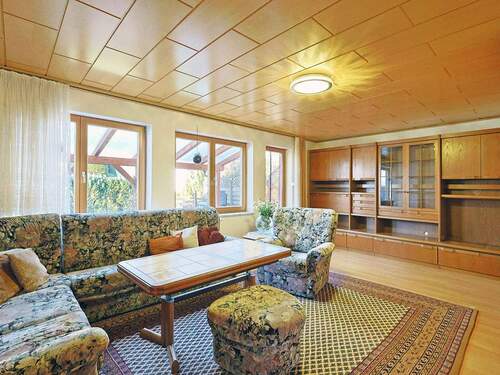 Großzügiger Wohnbereich mit Zugang zur Terrasse und dem Garten - Reihenmittelhaus mit 125,00 m&sup2; in Wildberg zum Kaufen