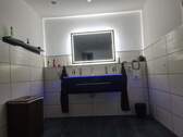 Waschtisch im Licht.JPG - 