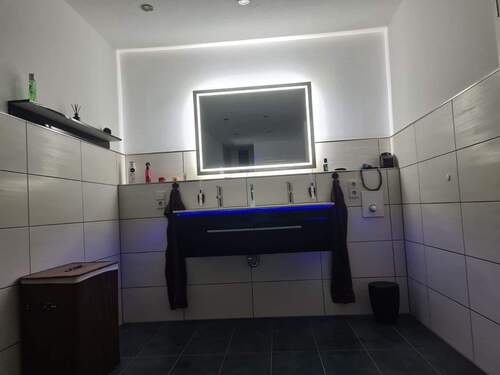 Waschtisch im Licht.JPG - 