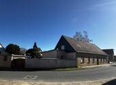 Toreinfahrt von Straße.jpeg - +++ Einfamilienhaus in Plotha +++