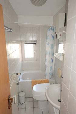 Tageslichtbad im EG links - 