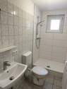 Bad 2 mit Dusche + Fenster - 