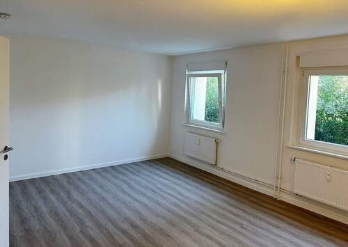 großes SZ - 4 Zimmer Etagenwohnung in Singen (Hohentwiel)