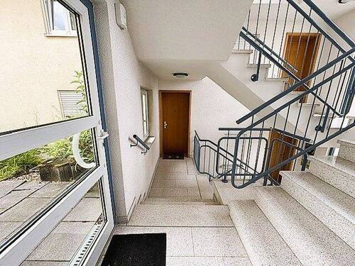 helles Treppenhaus.jpeg - 3 Zimmer Etagenwohnung in Neckarsulm