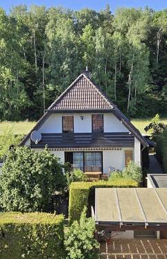 Bild 1 - Großes freistehendes Ein-Zweifamilienhaus mit sonnigem Garten und Platz für die ganze Familie