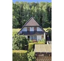 Großes freistehendes Ein-Zweifamilienhaus mit sonnigem Garten und Platz für die ganze Familie - Feucht Moosbach