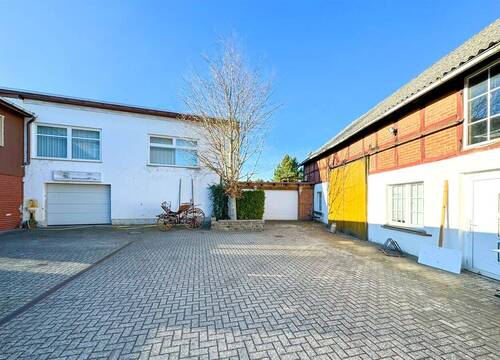 ...weiteres Nebenhaus mit Garage sowie Lager - 