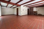Wohnzimmer mit Kamin - Einfamilienhaus mit 277,00 m&sup2; in Bad Oldesloe zum Kaufen