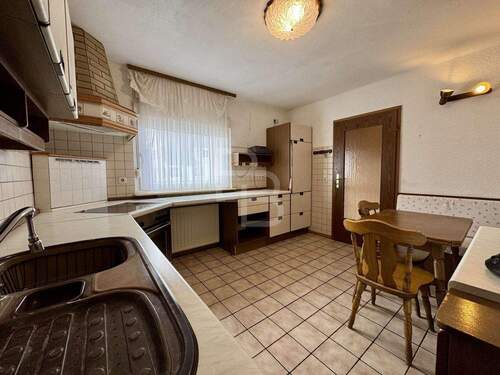 Große Küche mit Frühstecksecke - Einfamilienhaus mit 110,00 m&sup2; in Bergisch Gladbach zum Kaufen