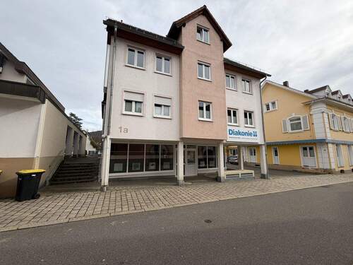 Außenansicht Gebäude - 4,5-Zimmer-Maisonette-Wohnung im Dachgeschoss mit Süd-Balkon